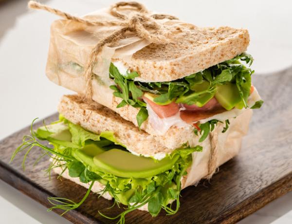 비엘티 아보카도 샌드위치